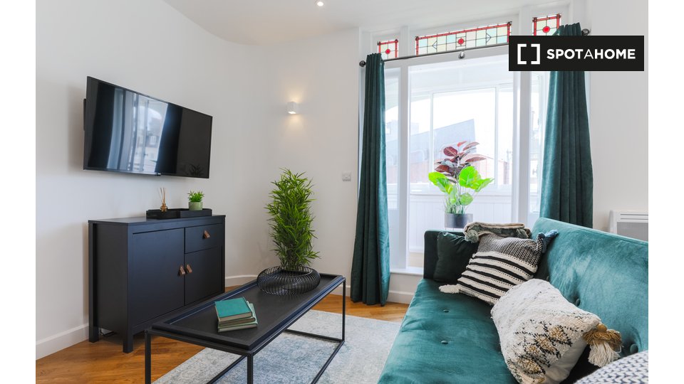 Immagine 2 di Appartamento in affitto  in Church St a Staines