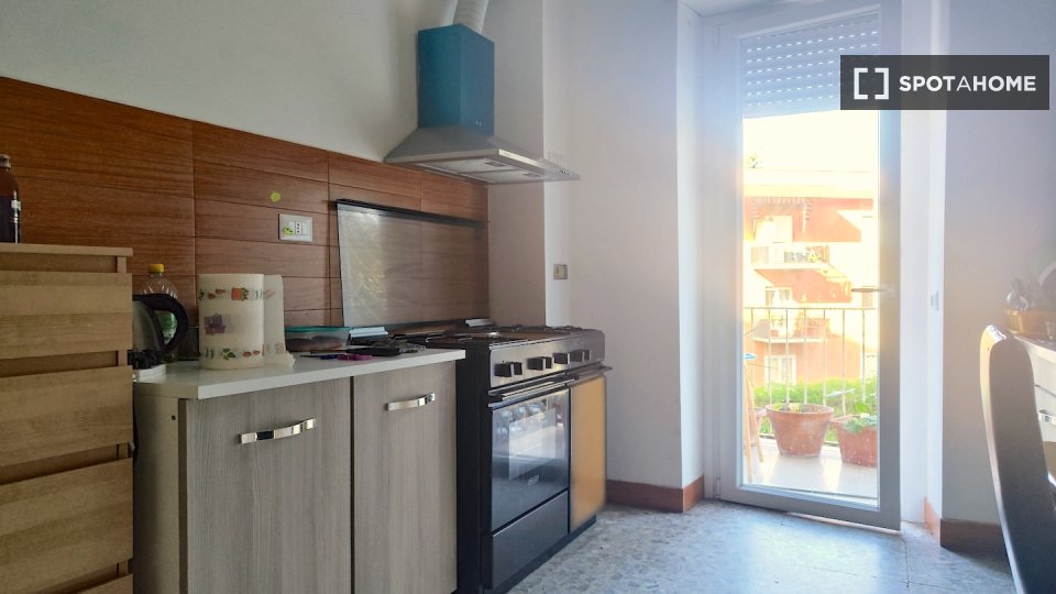 Immagine 14 di Camera condivisa in affitto  in Viale Egeo, 00144 Roma RM, Italy a Roma