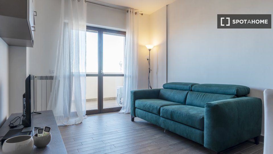 Immagine 6 di Appartamento in affitto  in Via Luigi de Marchi a Roma