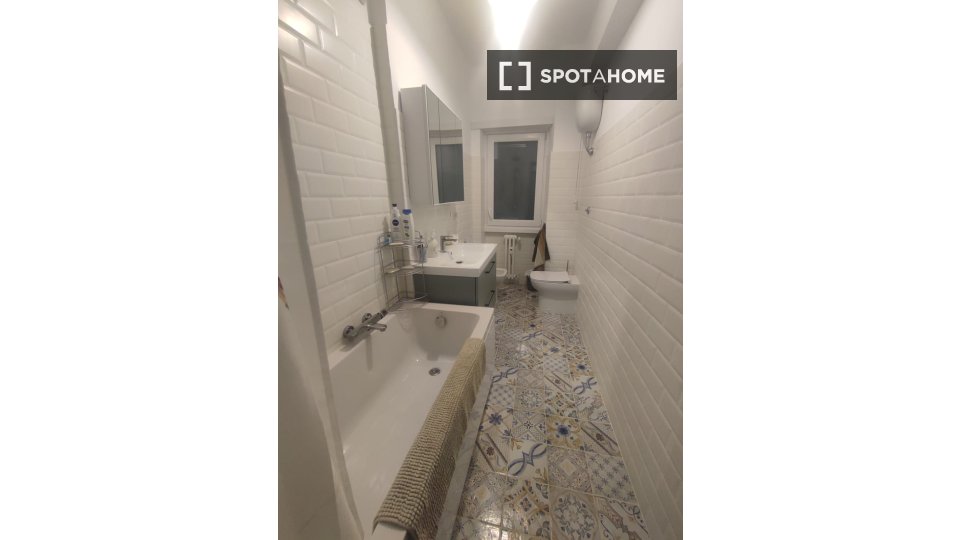 Immagine 5 di Camera condivisa in affitto  in Via della Marranella a Roma