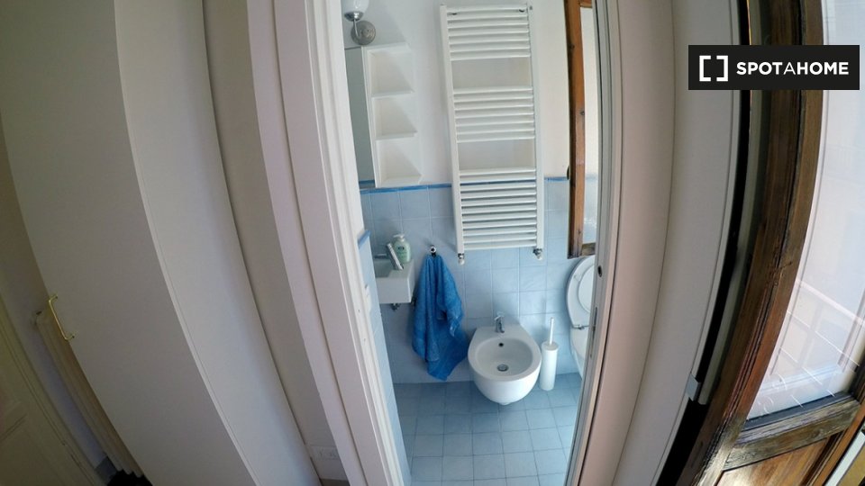 Immagine 10 di Camera condivisa in affitto  in Via Zara a Firenze