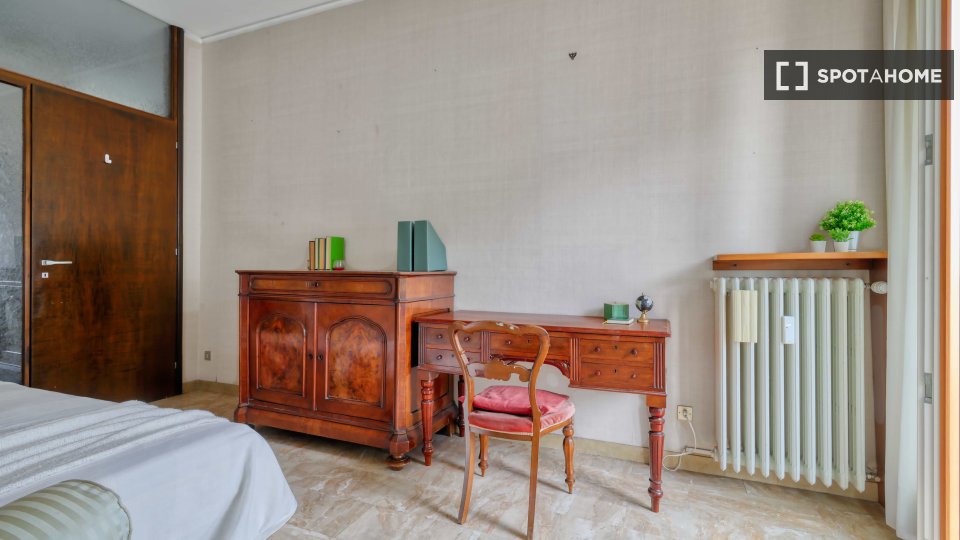 Immagine 2 di Camera condivisa in affitto  in Via Adeodato Ressi a Milano