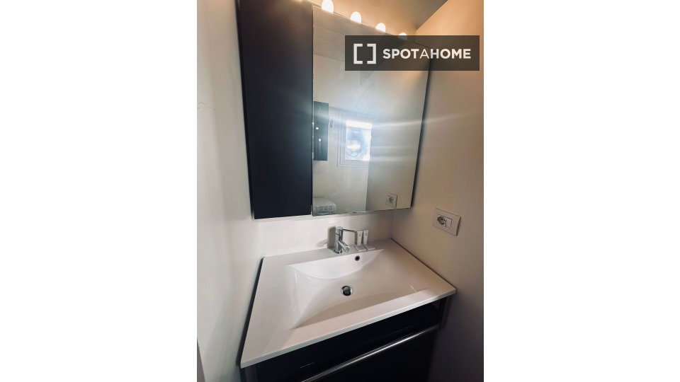 Immagine 2 di Appartamento in affitto  in Via Alberto Ascari a Roma