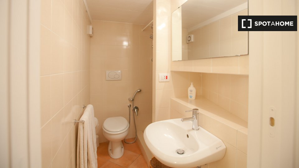 Immagine 11 di Ufficio in affitto  in Via Frangipane, 00184 Roma RM, Italy a Roma