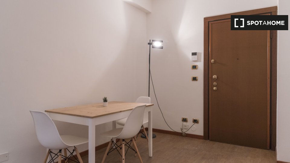 Immagine 19 di Camera condivisa in affitto  in Viale Campania a Milano