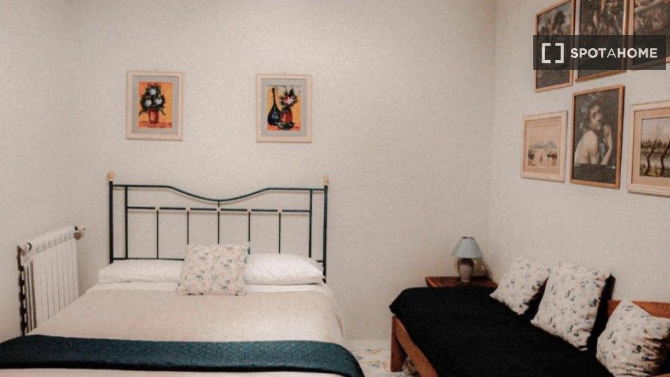 Immagine 8 di Camera condivisa in affitto  in Via Salvator Rosa a Napoli