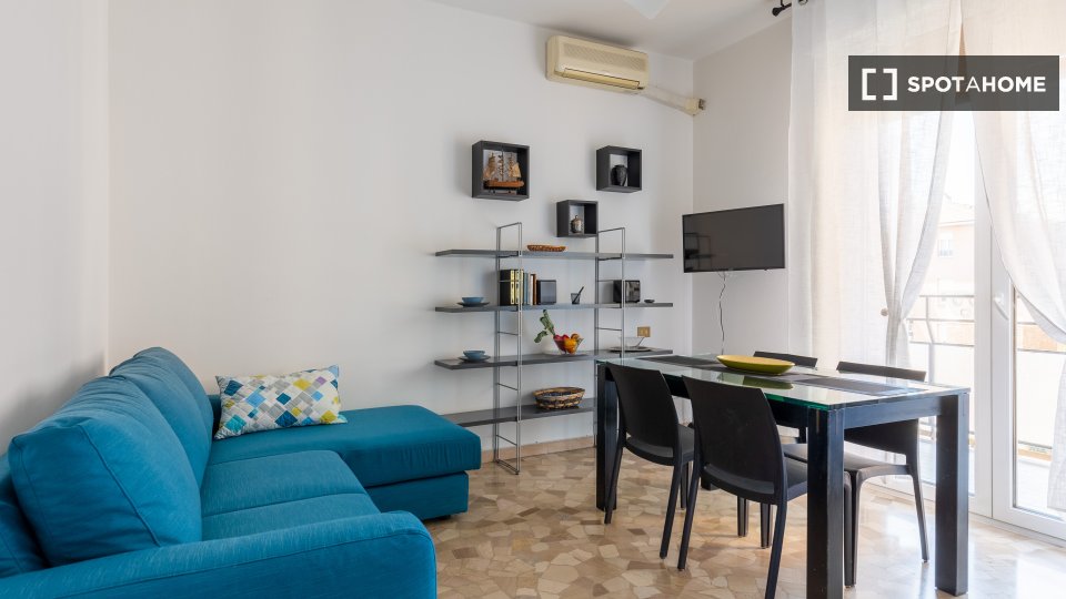 Immagine 1 di Appartamento in affitto  in Via Genova a Bologna