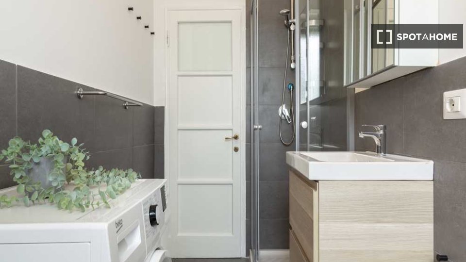 Immagine 9 di Camera condivisa in affitto  in Viale Renato Serra a Milano