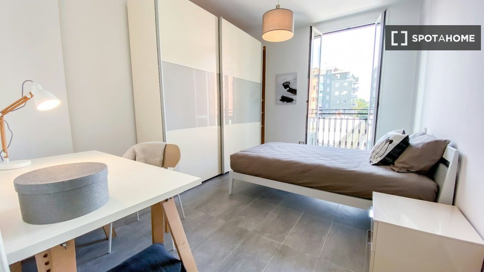 Immagine 10 di Camera condivisa in affitto  in Via Democrito a Milano