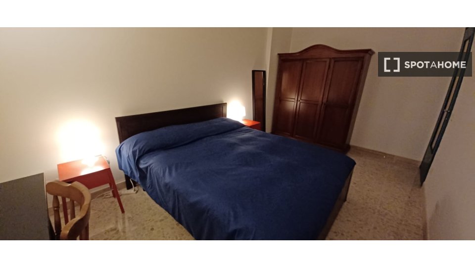 Immagine 1 di Camera condivisa in affitto  in Via della Marranella a Roma