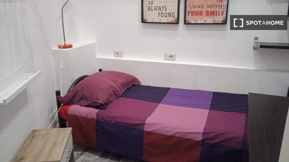 Immagine 8 di Camera condivisa in affitto  in V.le Leonardo da Vinci a Roma