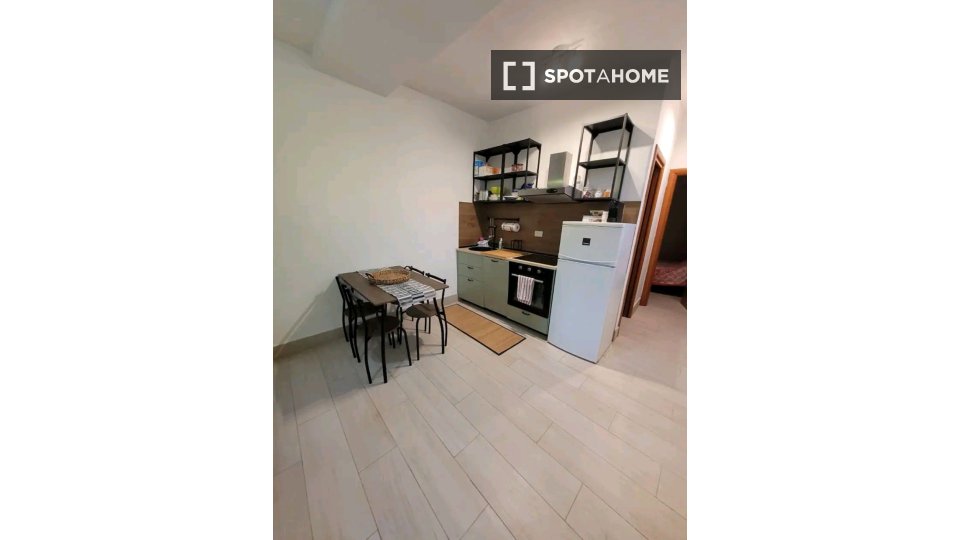 Immagine 3 di Appartamento in affitto  in Vicolo del Mandrione a Roma