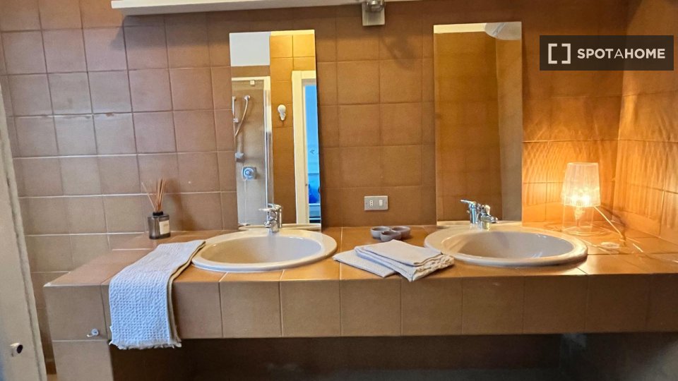 Immagine 7 di Camera condivisa in affitto  in Giovanni Maria a Milano