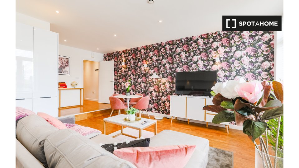 Immagine 2 di Appartamento in affitto  in Church St a Staines