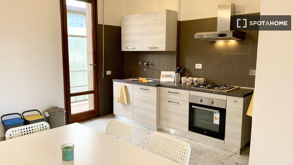 Immagine 12 di Camera condivisa in affitto  in VIALE F. REDI a Firenze