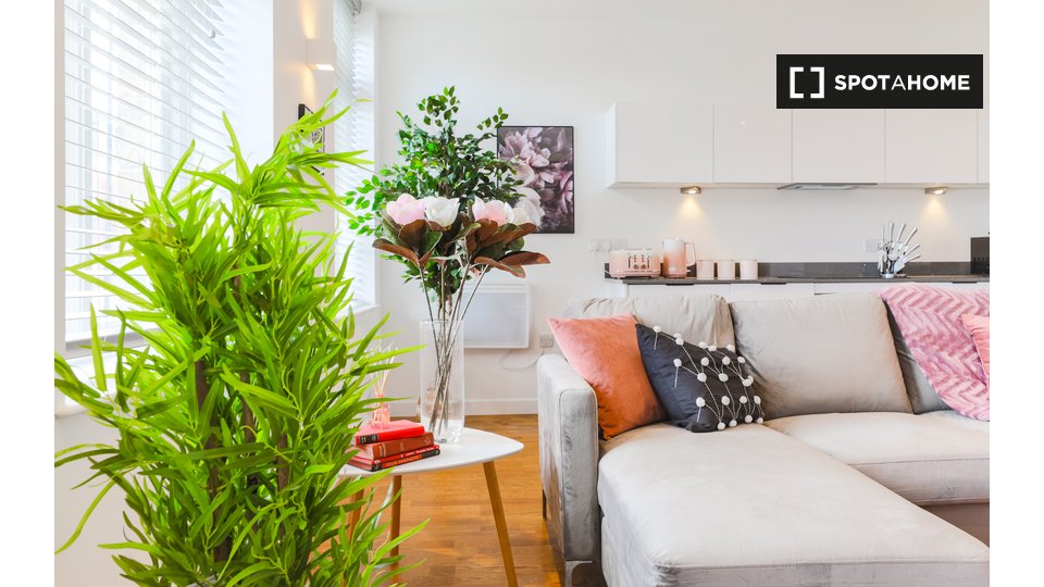 Immagine 6 di Appartamento in affitto  in Church St a Staines