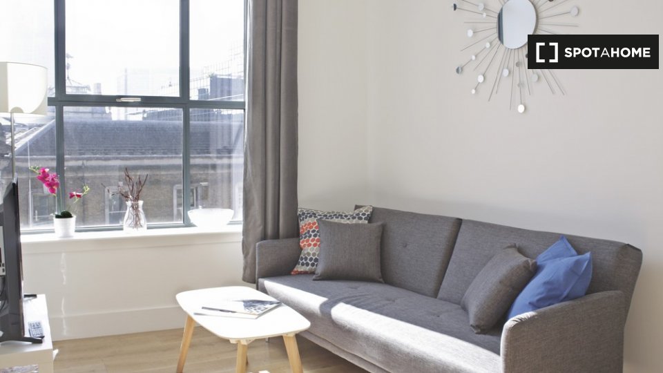 Immagine 3 di Appartamento in affitto  in St Mary at Hill a 