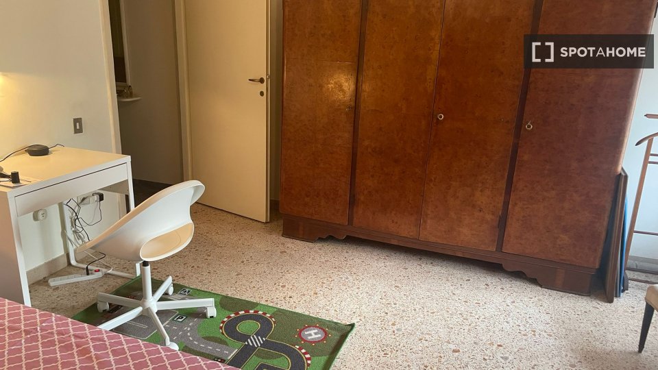 Immagine 17 di Camera condivisa in affitto  in Via Emilio de Marchi a Roma
