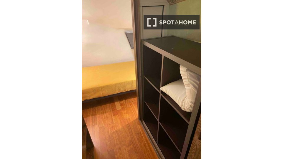 Immagine 18 di Appartamento in affitto  in Vico dei Pellegrini a Napoli