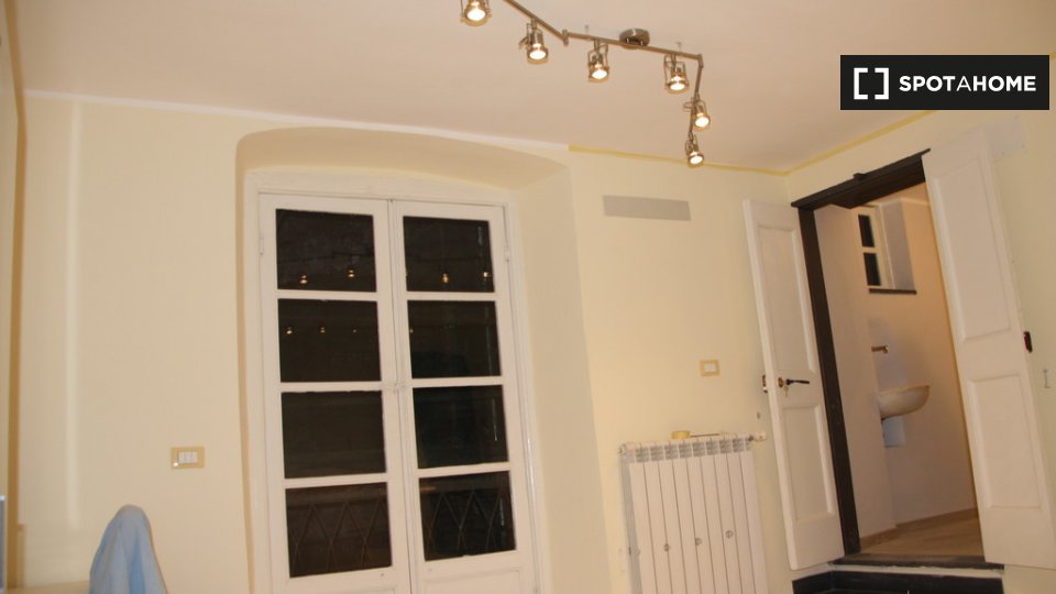 Immagine 18 di Camera condivisa in affitto  in Piazza del Campo a Genova