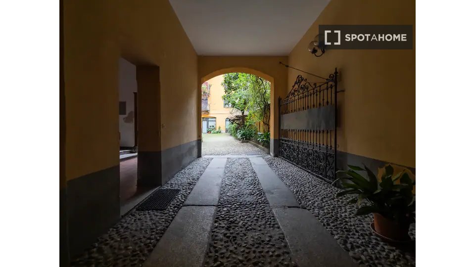 Immagine 4 di Ufficio in affitto  in Via Pietro Custodi a Milano