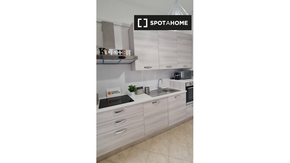 Immagine 13 di Camera condivisa in affitto  in Lungotevere di Pietra Papa a Roma