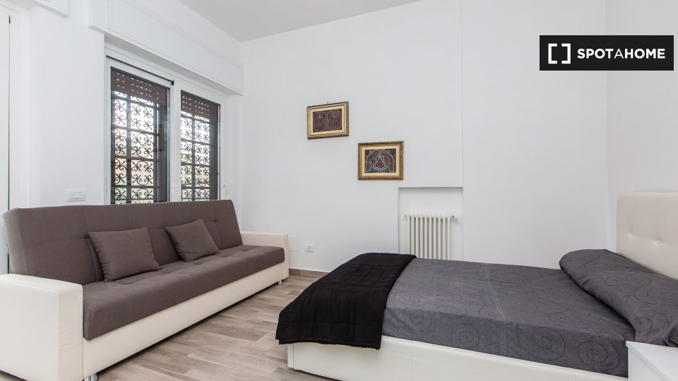 Immagine 14 di Appartamento in affitto  in Via Antonio Cesari a Roma