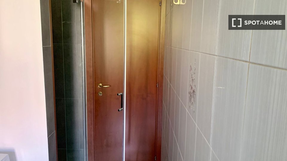 Immagine 3 di Ufficio in affitto  in Via Giambellino a Milano