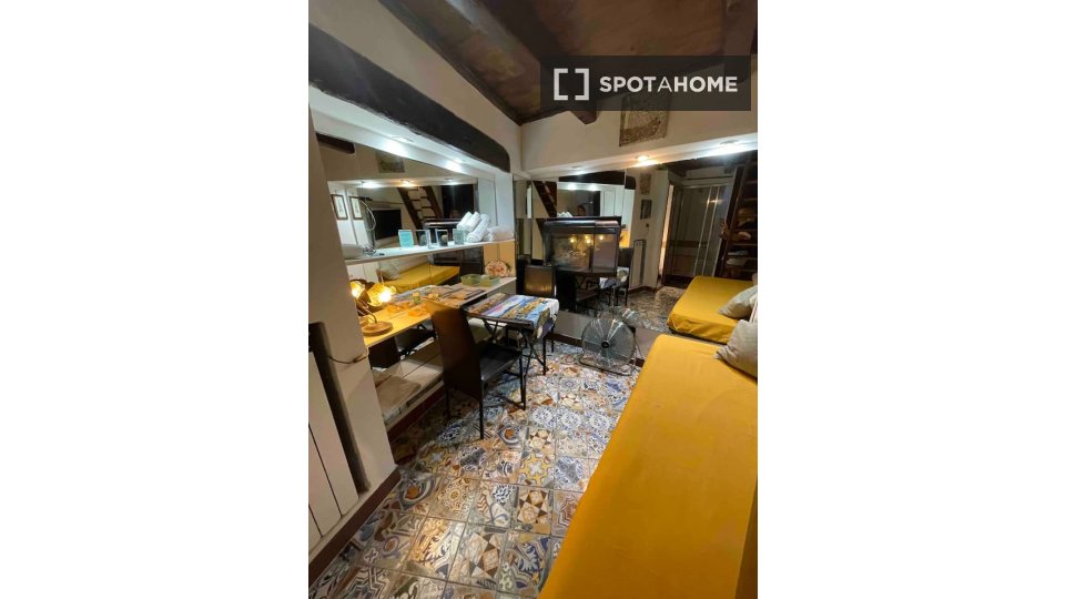 Immagine 1 di Appartamento in affitto  in Vico dei Pellegrini a Napoli