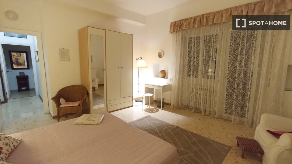 Immagine 6 di Camera condivisa in affitto  in Via Cremuzio Cordo a Roma