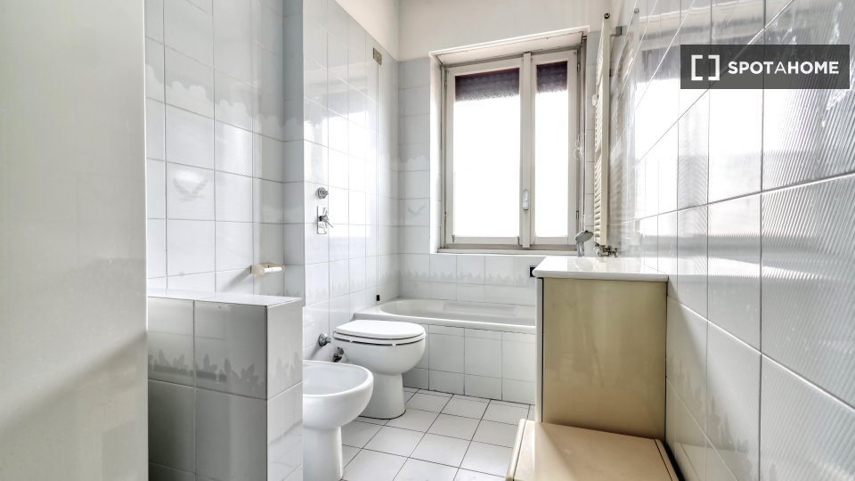 Immagine 9 di Camera condivisa in affitto  in Via Adeodato Ressi a Milano