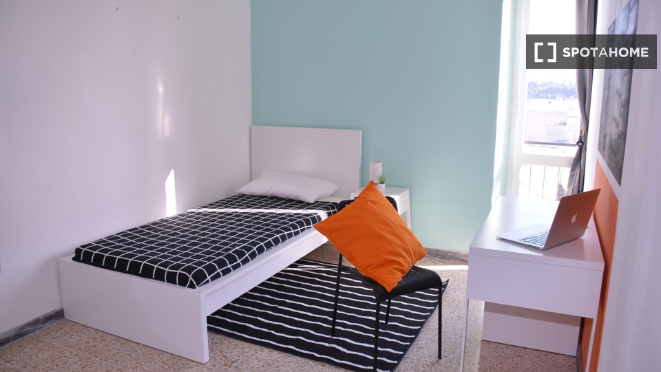 Immagine 3 di Camera condivisa in affitto  in Via Ingurtosu n a Cagliari