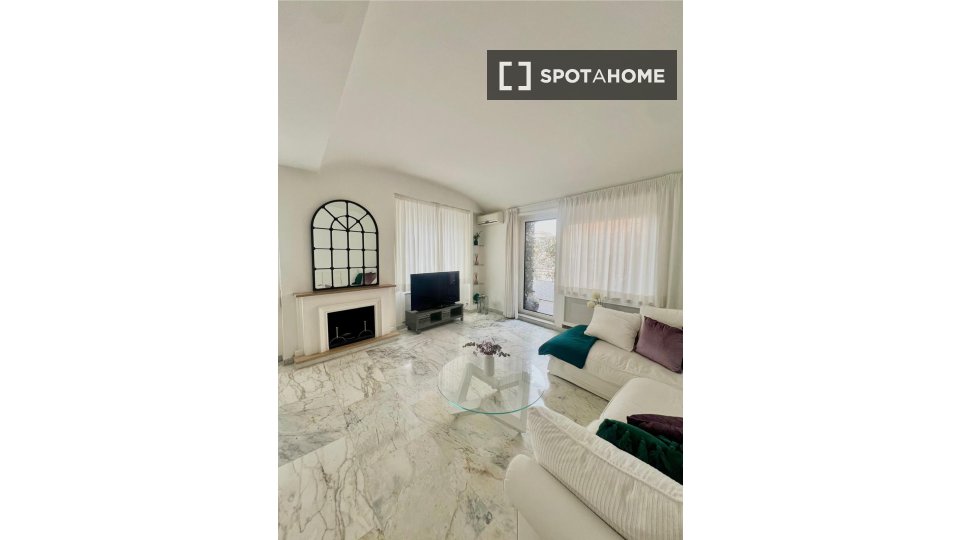 Immagine 18 di Appartamento in affitto  in Via Barnaba Tortolini a Roma