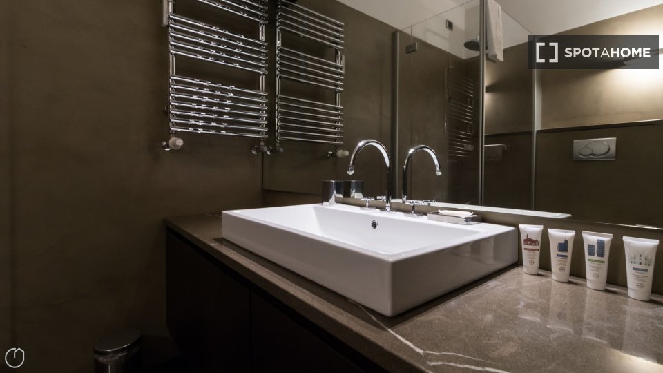 Immagine 13 di Appartamento in affitto  in Via Montebello a Milano