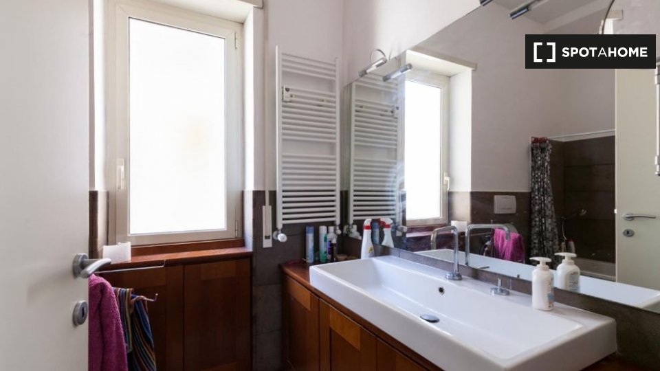 Immagine 10 di Camera condivisa in affitto  in Via Filippi, 00146 Roma RM, Italy a Roma