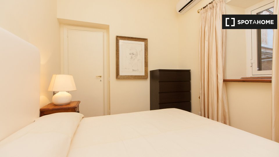 Immagine 2 di Appartamento in affitto  in Piazza Rondanini a Roma