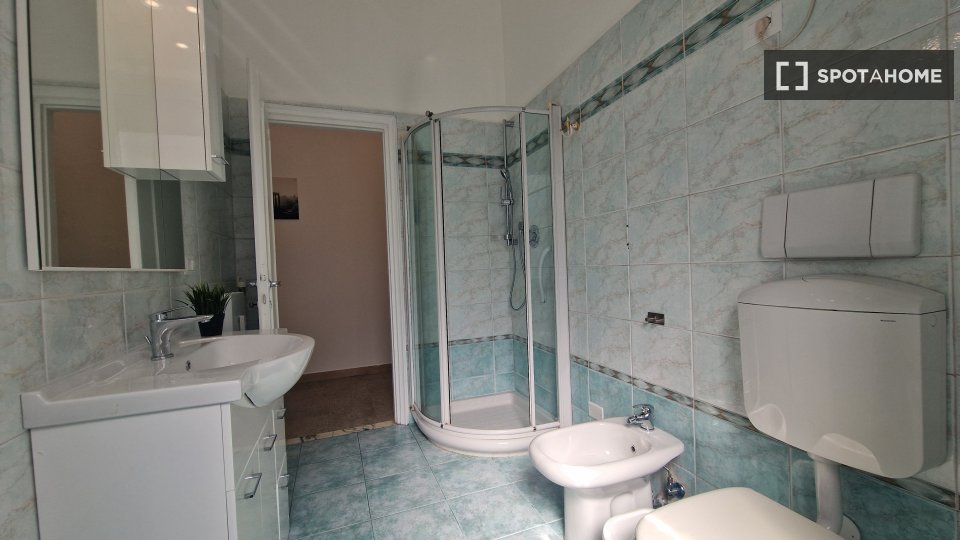 Immagine 17 di Camera condivisa in affitto  in Via Sabotino a Roma