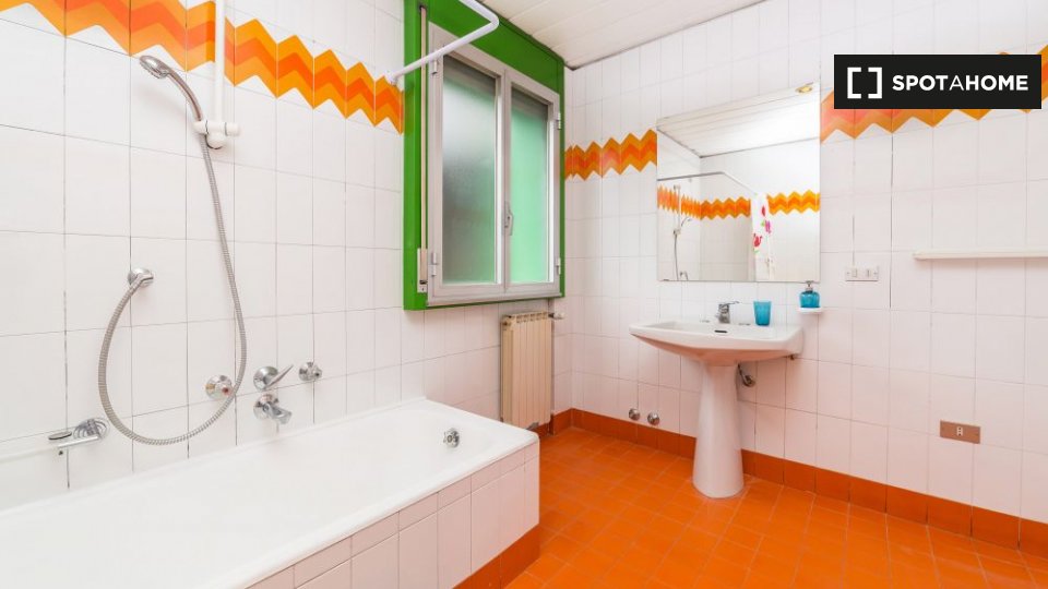 Immagine 12 di Camera condivisa in affitto  in Via del Ponte All'Asse a Firenze