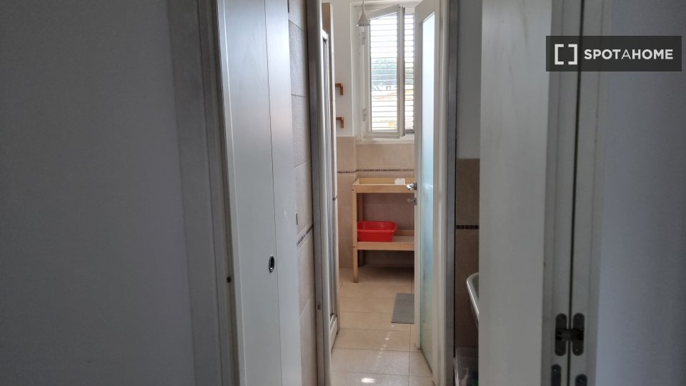 Immagine 12 di Appartamento in affitto  in Via Montesilvano a Roma