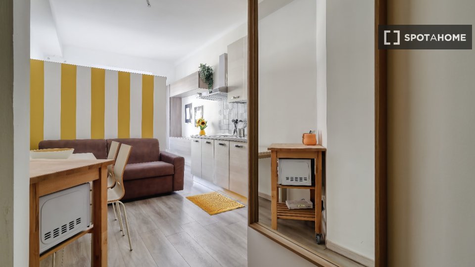 Immagine 1 di Ufficio in affitto  in Via Vigevano a Milano