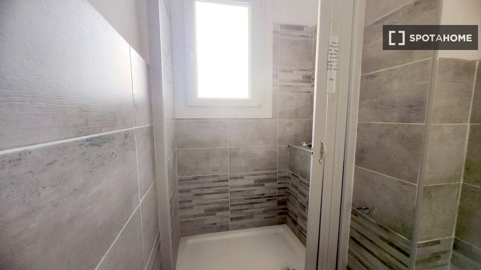 Immagine 18 di Camera condivisa in affitto  in Circonvallazione Nomentana a Roma