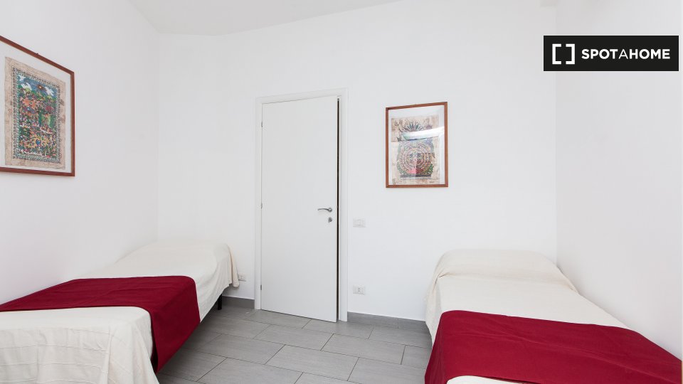 Immagine 18 di Appartamento in affitto  in Via Guido Guinizelli, 00152 Roma RM, Italy a Roma