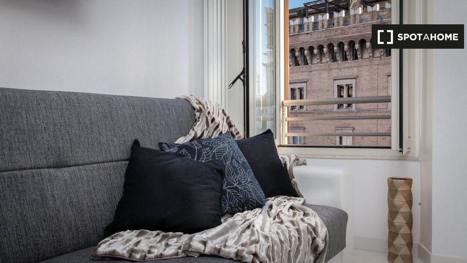 Immagine 7 di Appartamento in affitto  in Via Cesare Battisti, 00187 Roma RM, Italy a Roma