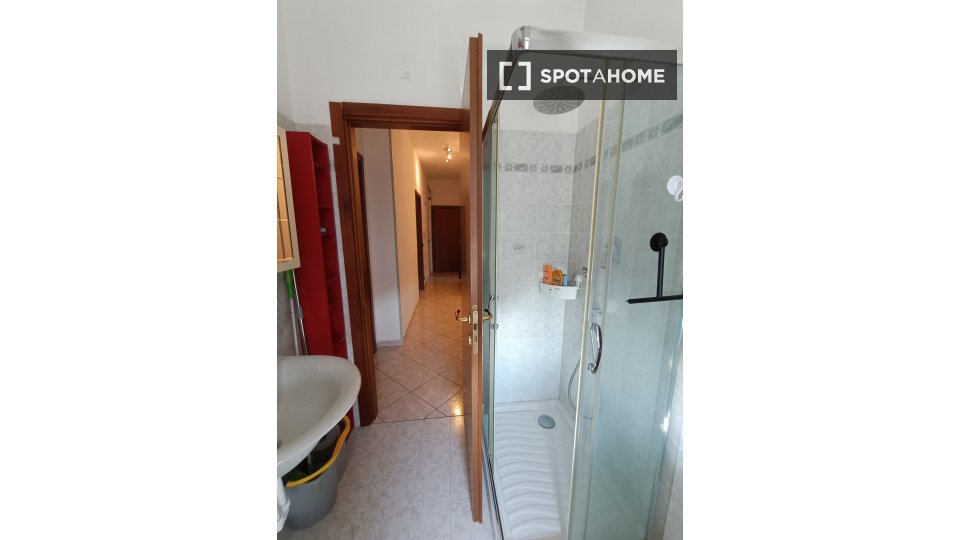 Immagine 12 di Camera condivisa in affitto  in Via Lombardia a Pioltello