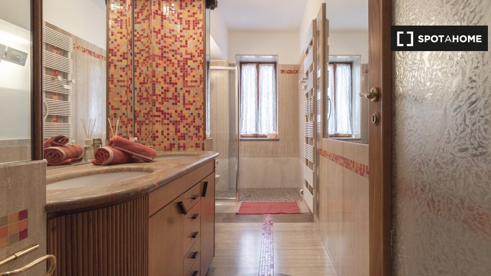 Immagine 19 di Camera condivisa in affitto  in Via Principi d'Acaja a Torino