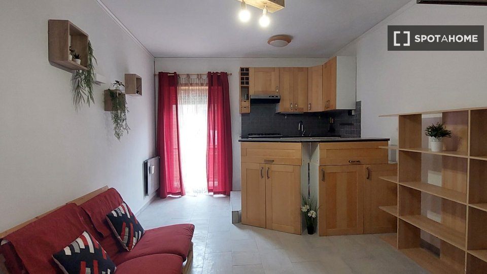 Immagine 4 di Appartamento in affitto  in Via Trinitapoli a Roma