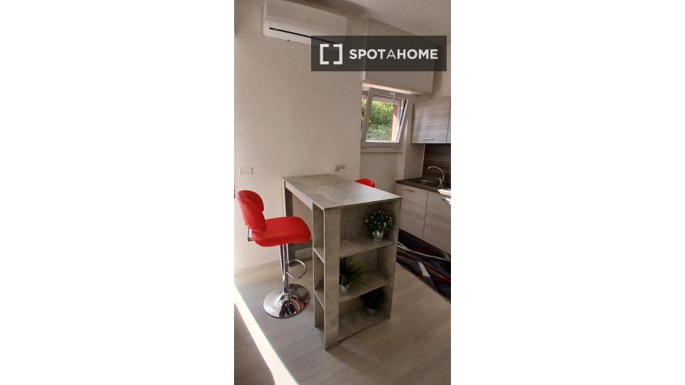 Immagine 10 di Ufficio in affitto  in Via Paul Valery a Milano