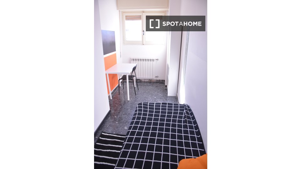 Immagine 2 di Camera condivisa in affitto  in Via dei Passeri a Cagliari