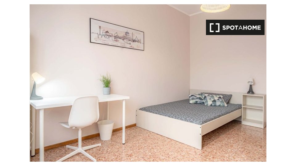 Immagine 5 di Camera condivisa in affitto  in Via Angera a Milano