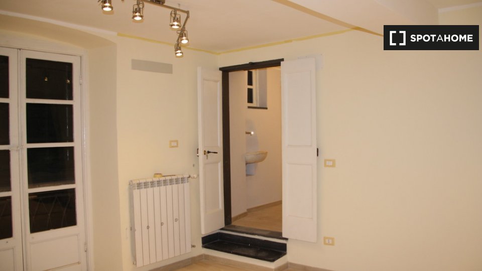 Immagine 15 di Camera condivisa in affitto  in Piazza del Campo a Genova